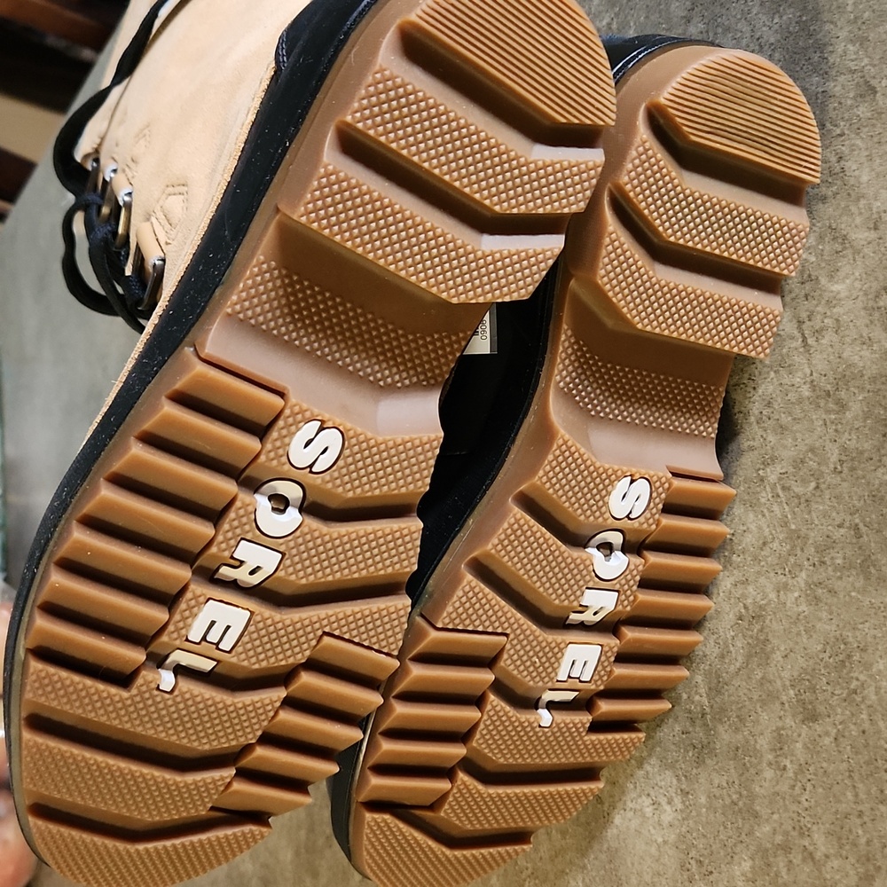 Sorel waterproof boots - Picture 8 of 9